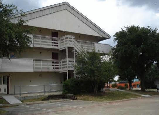 Lone Star 2* Carrollton
